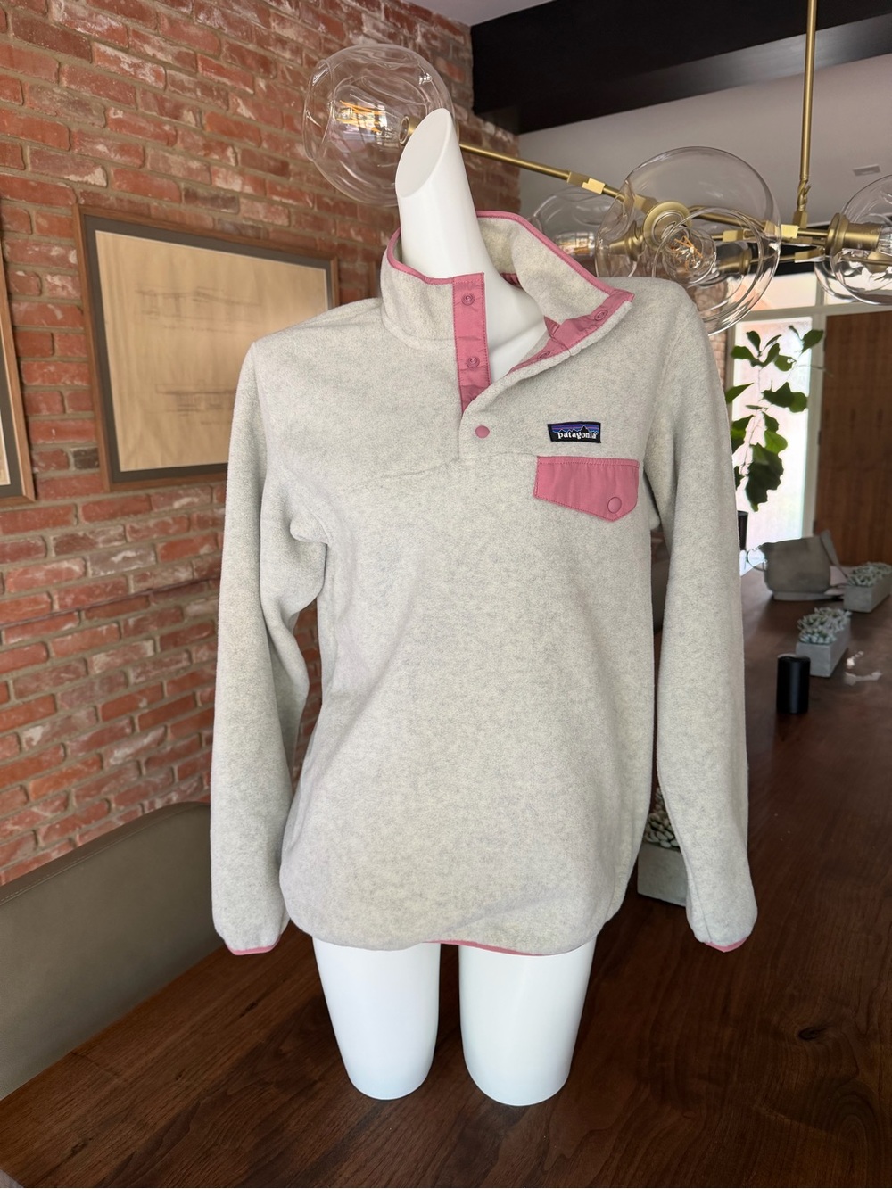 Patagonia Women's Light Gray Fleece Pullover with Pink Trim